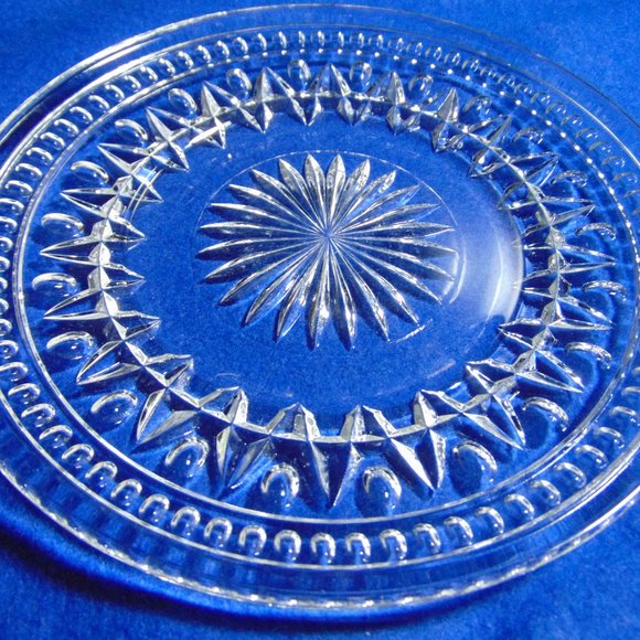 Vintage Glass Plate for Desserts, Salads, Lunch, 8.5 inches wide - Picture 2 of 3